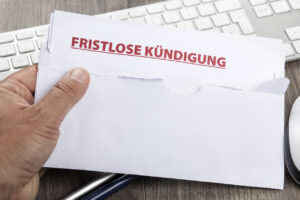 Bank-Mitarbeiter spricht von „Zuständen wie bei der Stasi“ – Kündigung unwirksam